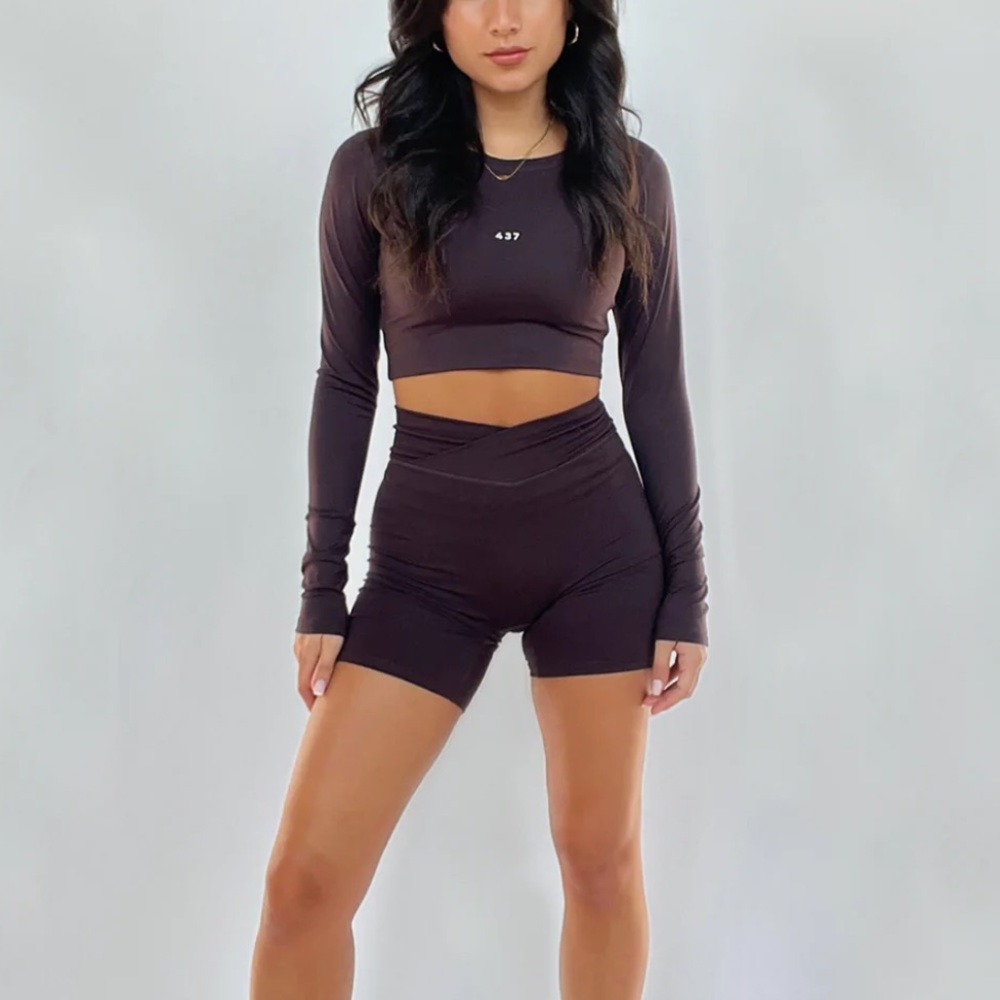 437 Long Sleeve Crop Top in Dark Brown